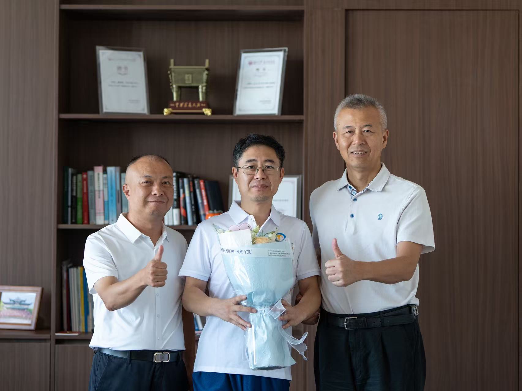 湖南大學校友總會代表走訪中騰科技：慰問全國勞模宋小金博士，傳遞母校關懷